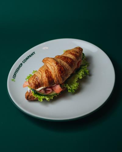 Croissant smoked salmon