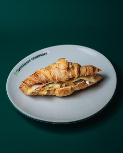 Croissant ham, cheese & egg
